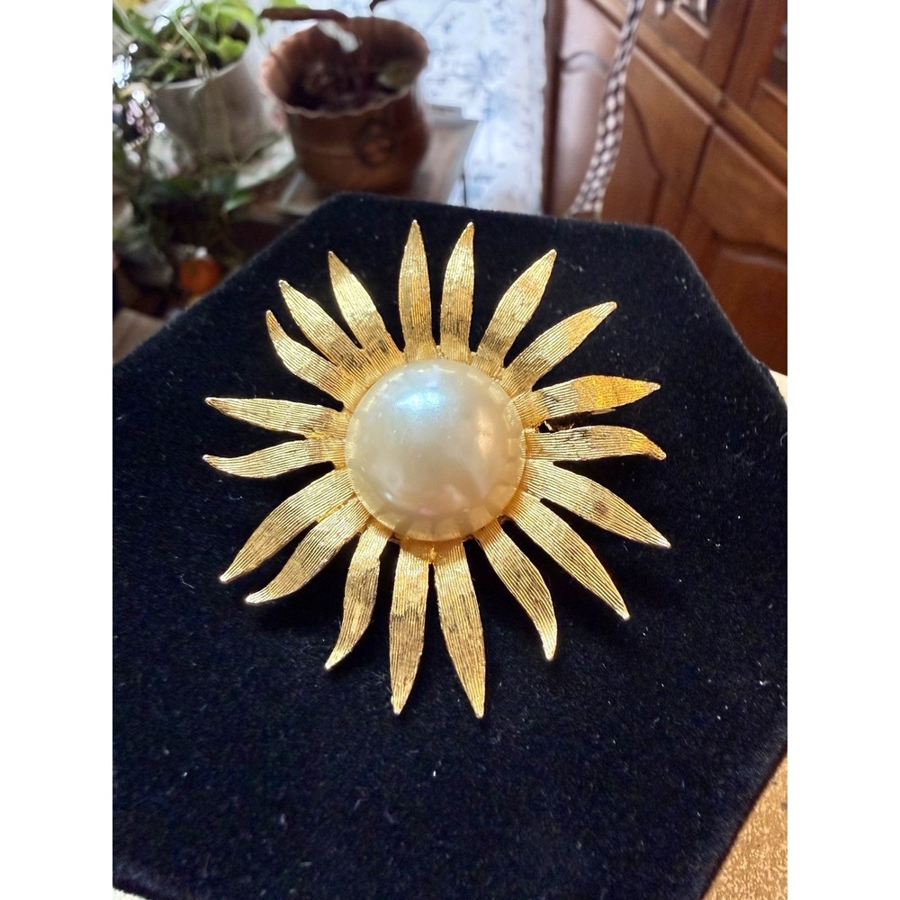 Premier Designs Gold Tone Sunburst Faux Pearl Statement Brooch Pin Vintage Style